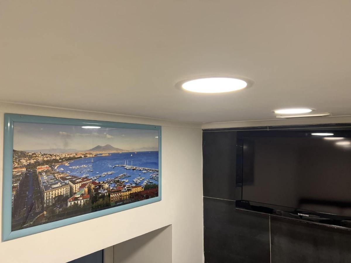 B&B Luna Rossa Napoli Bagian luar foto